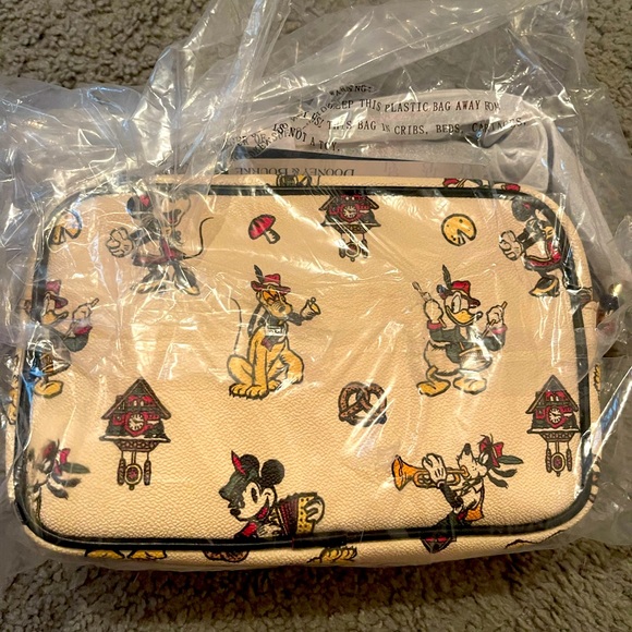 Disney Dooney & Bourke camera bag - Picture 1 of 2